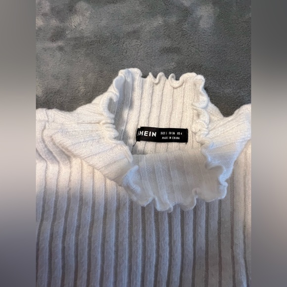 SHEIN sweater with turtle neck - Picture 2 of 2